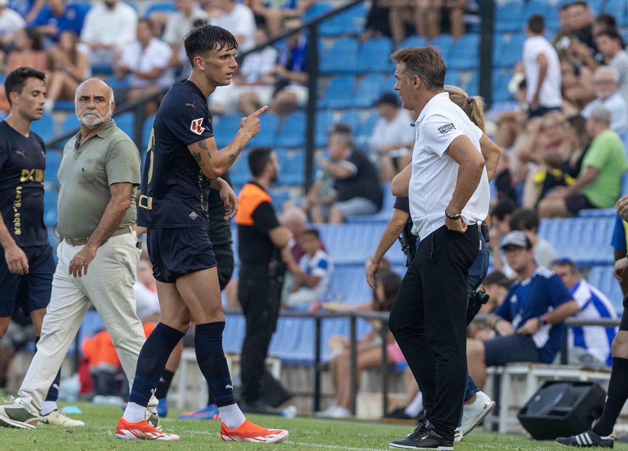 El Hércules celebra el 50 aniversario del Rico Pérez ganando el Trofeo Ciudad de Alicante ante el Alavés