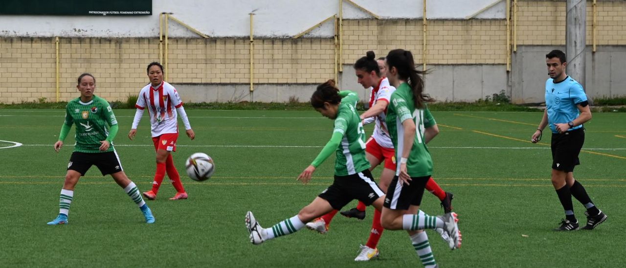 Acción del Santa Teresa-Cacereño disputado en marzo en el campo de San Roque en Badajoz.