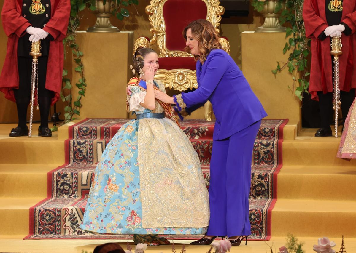 Imposición de bandas a Marta Mercader y la corte de honor infantil de las Fallas 2026