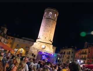 La plaça del Campanar en una sessió musical