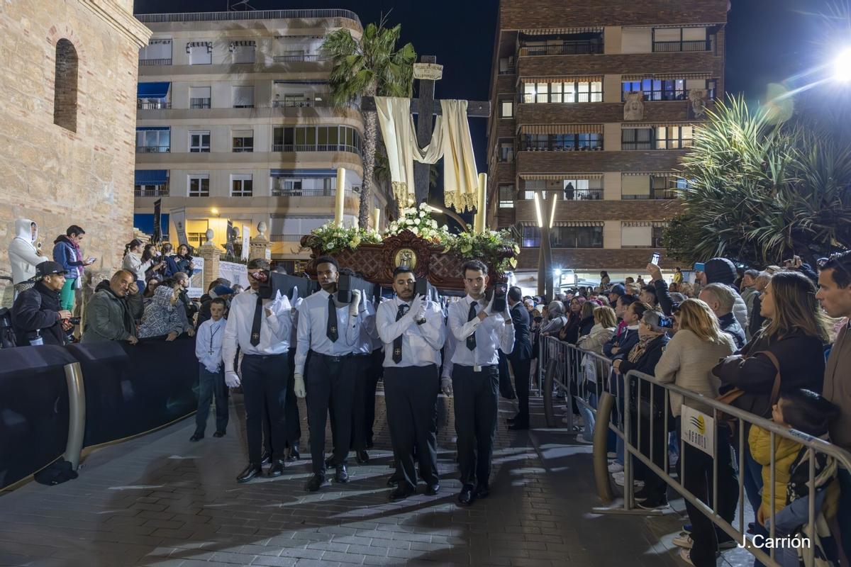 Aquí están las imágenes de la procesión de Lunes Santo de Torrevieja 2026 con sus seis cofradías Aquí están las imágenes de la procesión de Lunes Santo de Torrevieja 2026 con sus seis cofradías