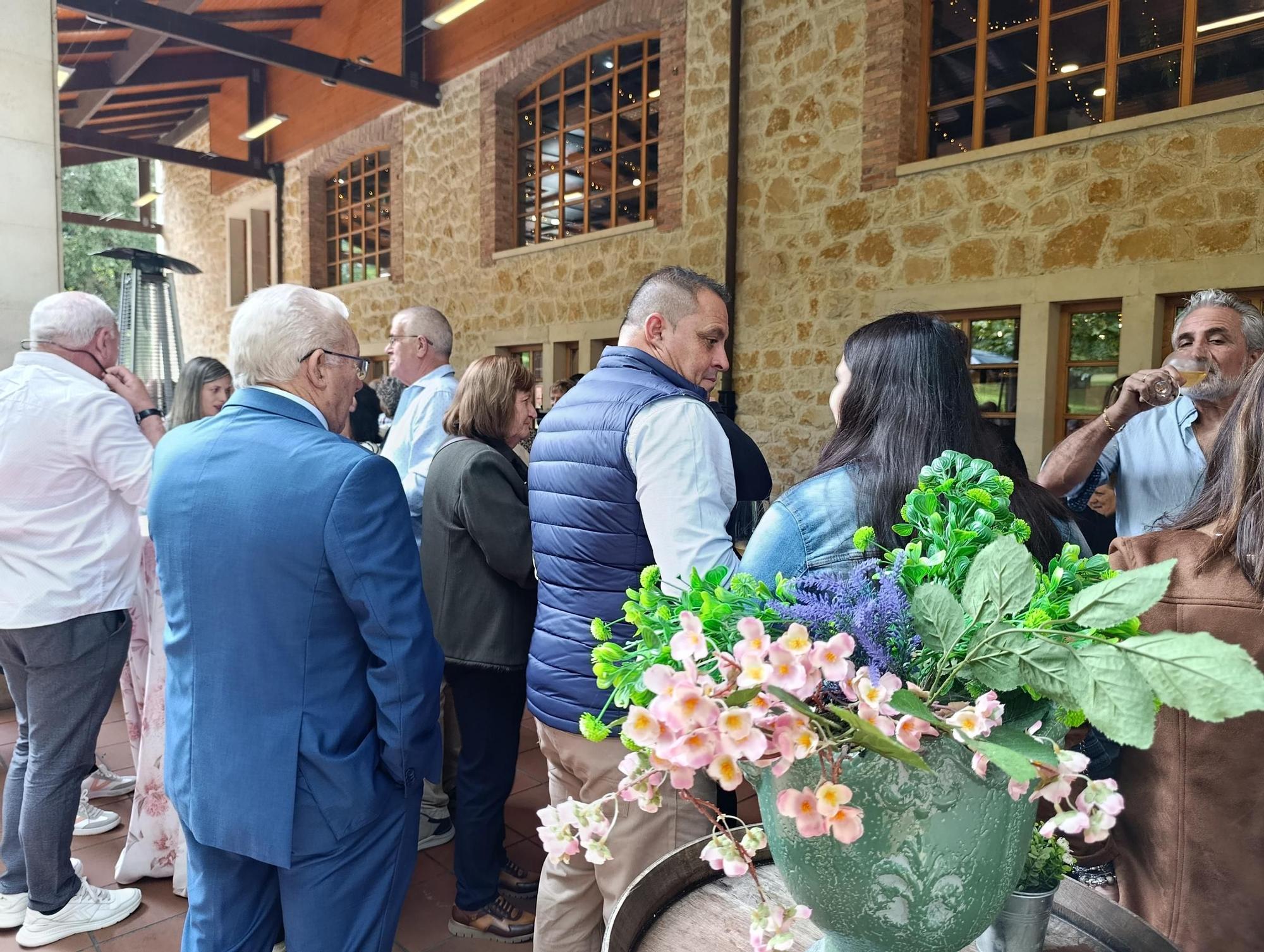 Emotivo y multitudinario homenaje a los sanitarios de Villabona