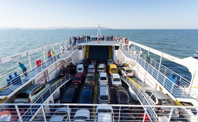 Un hombre de unos 40 años muere ahogado tras saltar de un ferry entre Cambrils y Salou