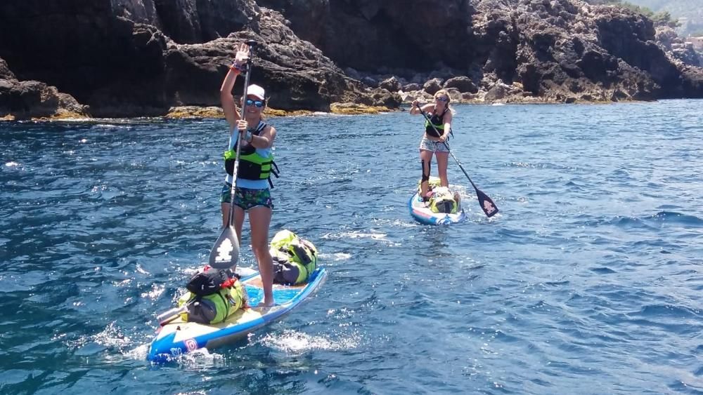 Dos mujeres dan la vuelta a Mallorca en 'paddle surf' con fines solidarios