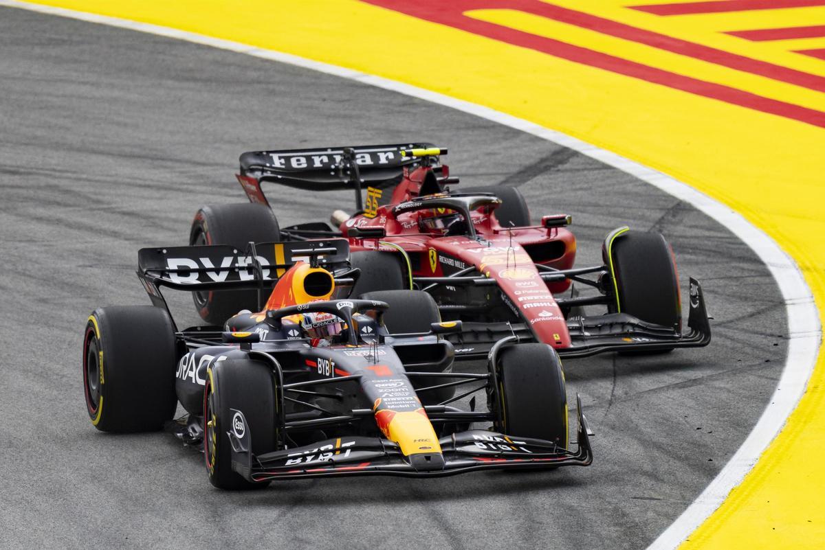 El neerlandés Max Verstappen (Red Bull) y el español Carlos Sainz (Ferrari), en el Gran Premio de Montmeló.