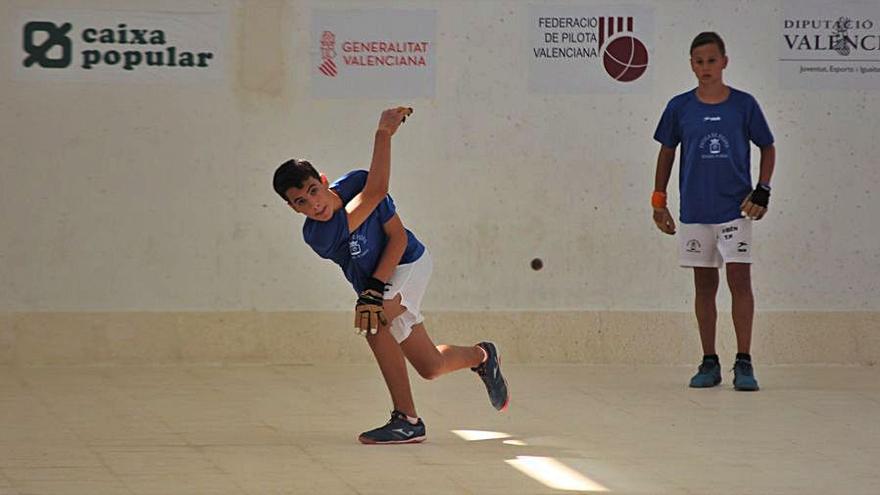 Les millors escolesa de raspall juguen al carrer del Verger. | FEDPIVAL