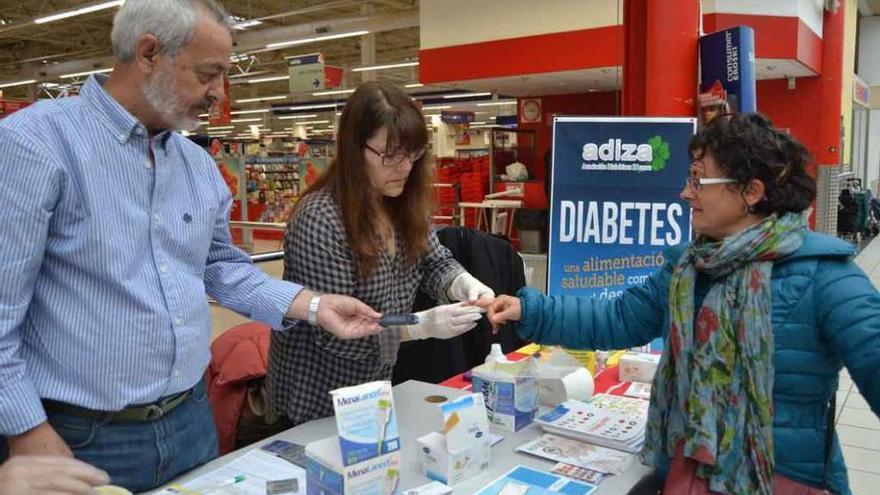 Emilio Medina, en una campaña informativa sobre la diabetes.