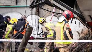 Detalle de la parte frontal del tren accidentado en Gelida, al chocar contra un muro de contención