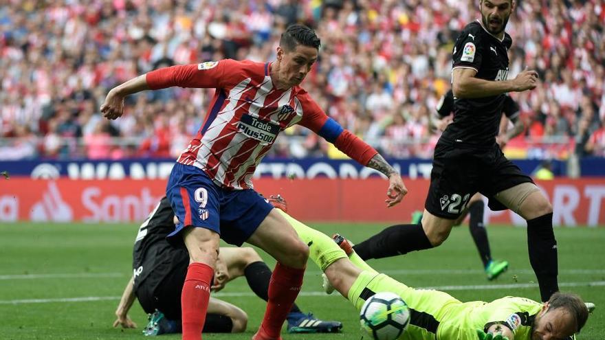 Torres se despide del Atlético con un doblete