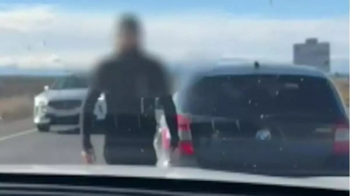 Cuanto te cruzas con un macarra en la carretera