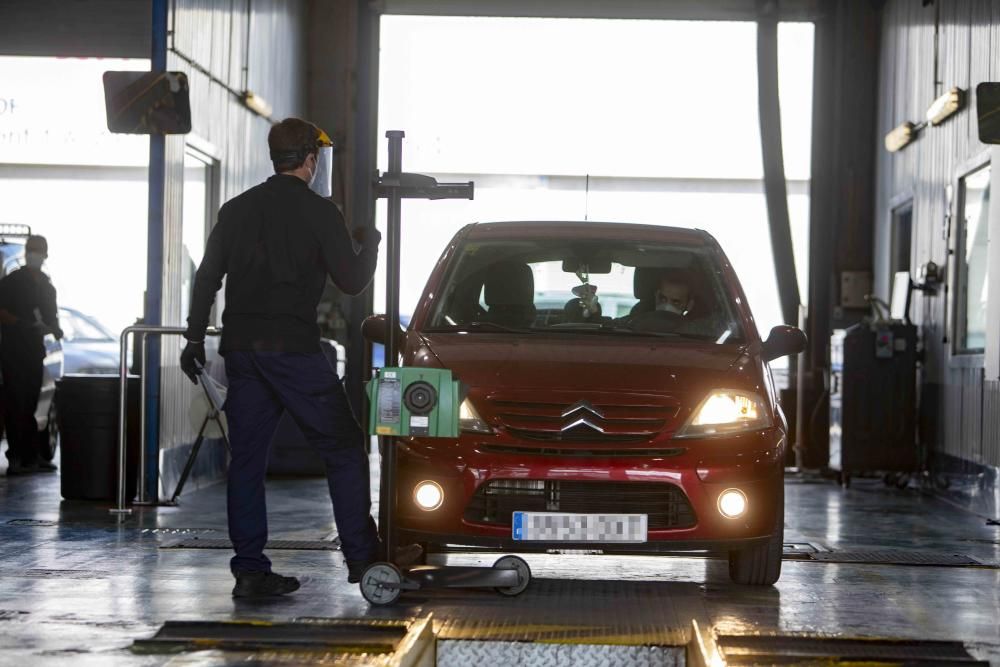 Inspección técnica de vehículos tras la apertura de este lunes en Xàtiva