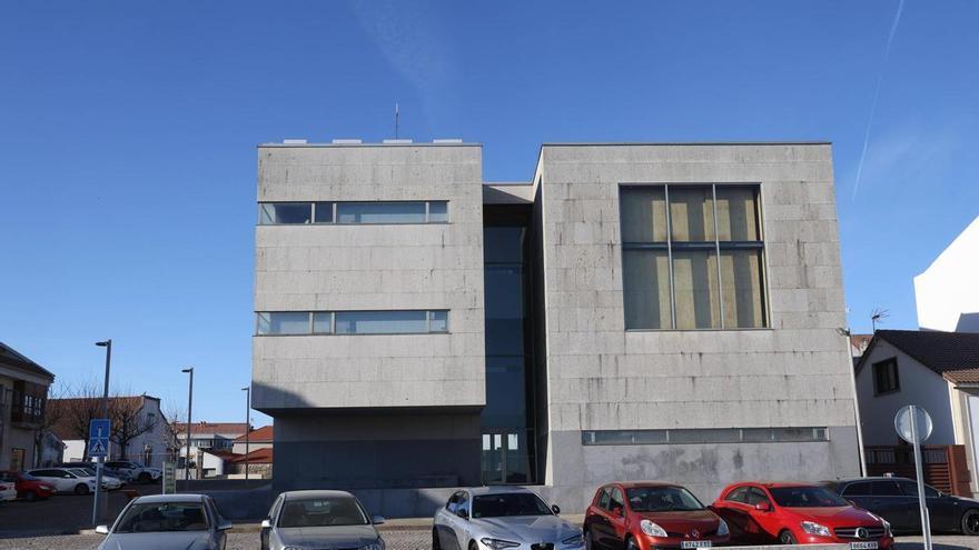 Herido un trabajador municipal de A Illa tras sufrir una caí