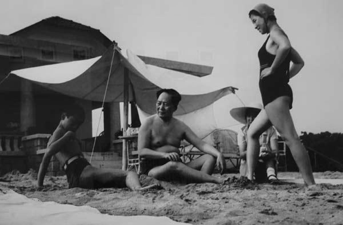Mao en la playa de Beidaihe