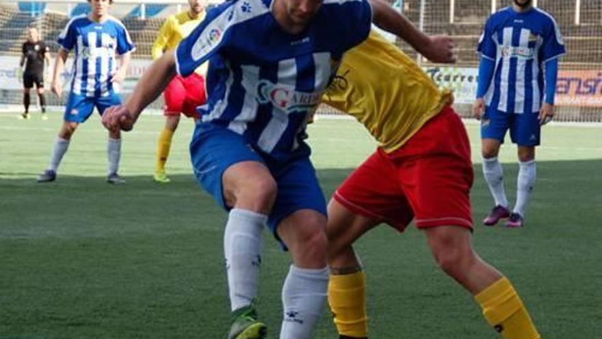 Una acció del partit d&#039;ahir entre el Figueres i el Castelldefels.