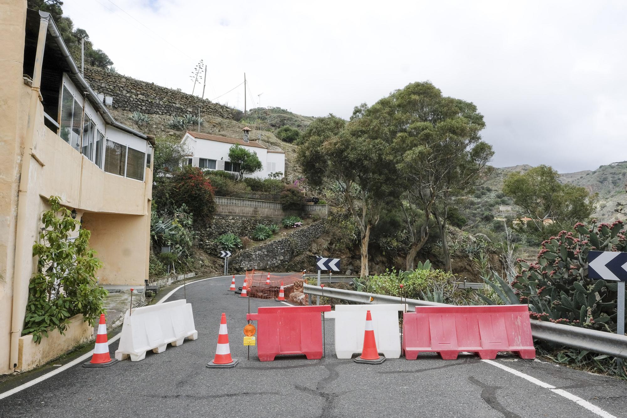 Corte de la carretera que afecta a los vecinos de Las Goteras