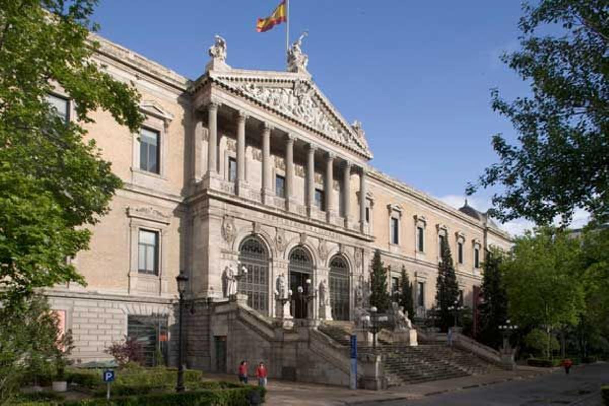 La Biblioteca Nacional como organización cultural tiene más de 300 años de antigüedad aunque la actual sede del Paseo del Prado data de finales del siglo XIX.