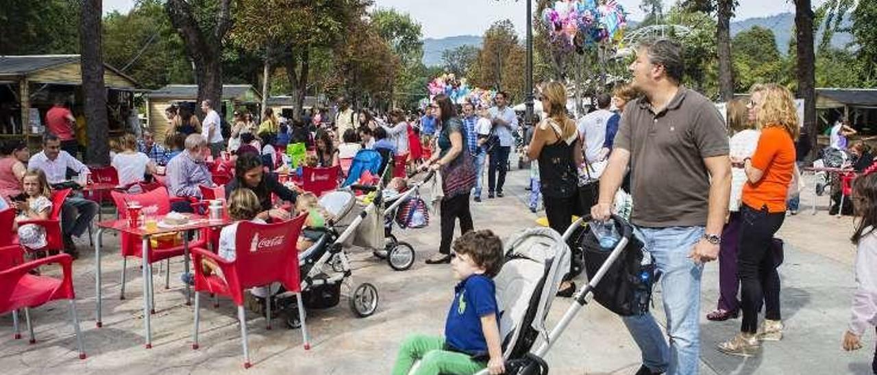 Casetas en el paseo del Bombé, el año pasado, durante las fiestas de San Mateo.