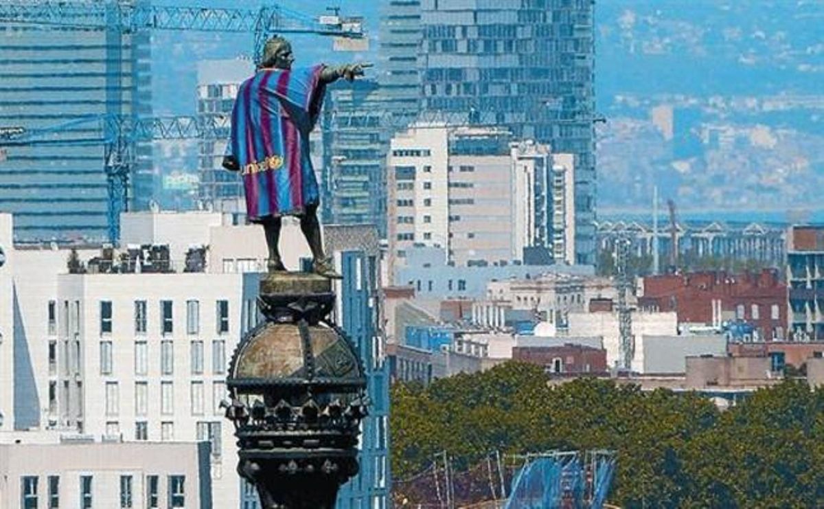 COLOM CULEREstàtua amb samarreta promocional de Nike, ahir.