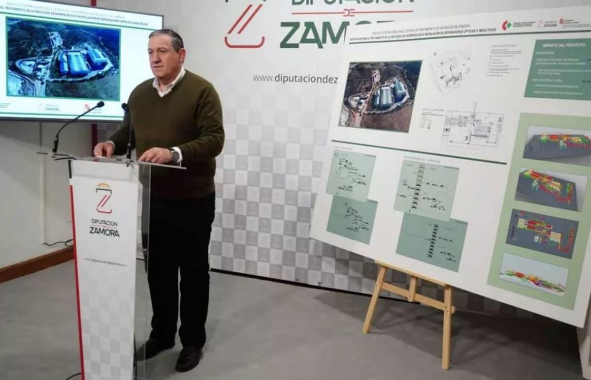 El presidente de la Diputación de Zamora, Javier Faúndez, en la presentación de las mejoras. | J. L. F. (Archivo)