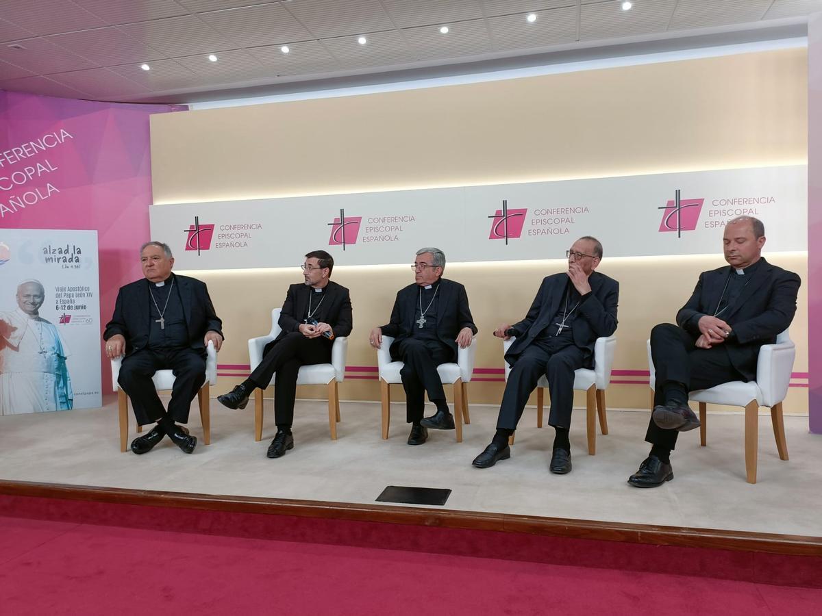 Los obispos de Canarias, Madrid, Valladolid, Barcelona y Tenerife, en la rueda de prensa sobre la visita del papa a España.