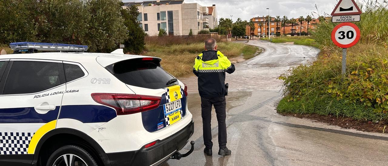 La Policia Local talla el vial de la Fontana de Xàbia