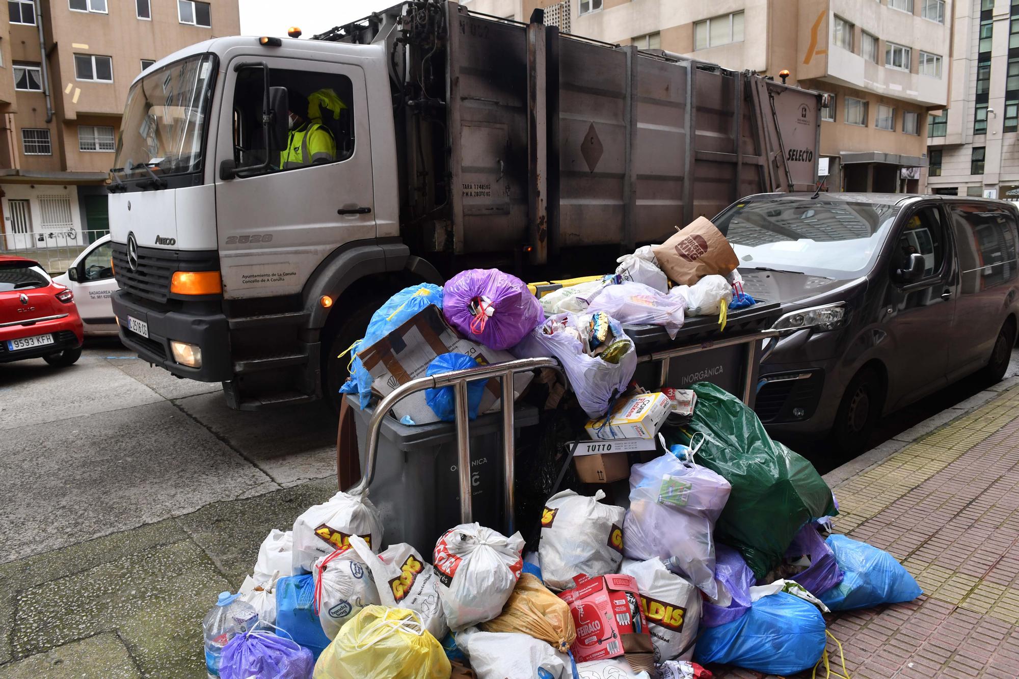 Primer día sin sabotajes tras una semana con problemas para la recogida de basuras en A Coruña