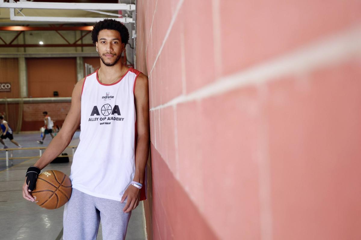 Córdoba. Campus Alley Oop de baloncesto. Pablo Tamba, va a jugar en la ACB