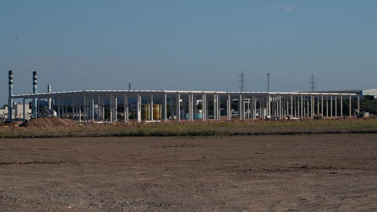 Primeras estructuras de la gigafactoría de Figueruelas.