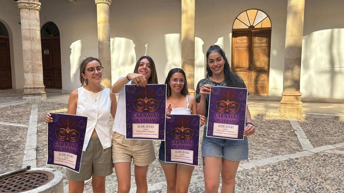 Miembros de la Asociación &quot;Cermeña&quot; presentan el cartel del festival.