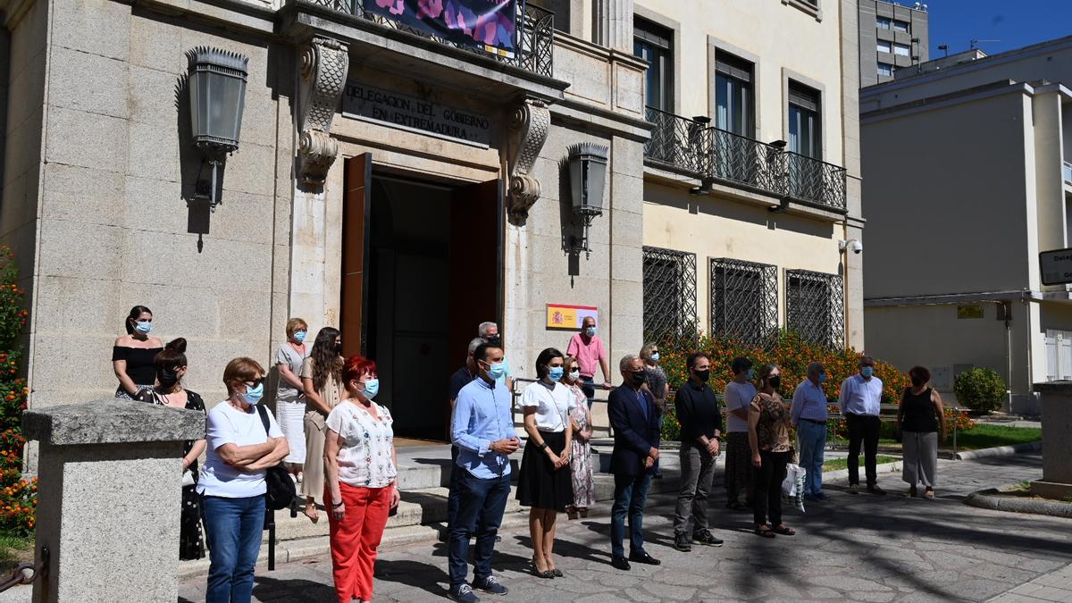 Minuto de silencio celebrado ayer en la delegación del gobierno