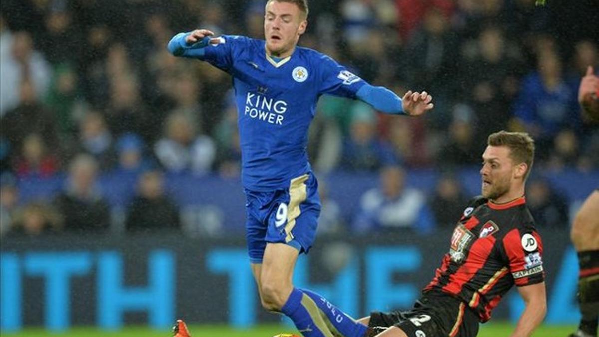 Vardy seguirá marcando goles para el Leicester durante  tres temporadas y media más