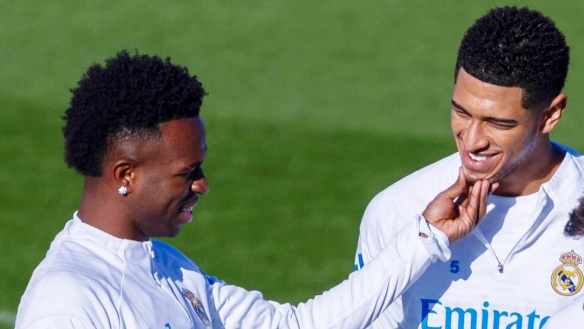 Carantoña Vinicius a Bellingham en el entrenamiento de este lunes