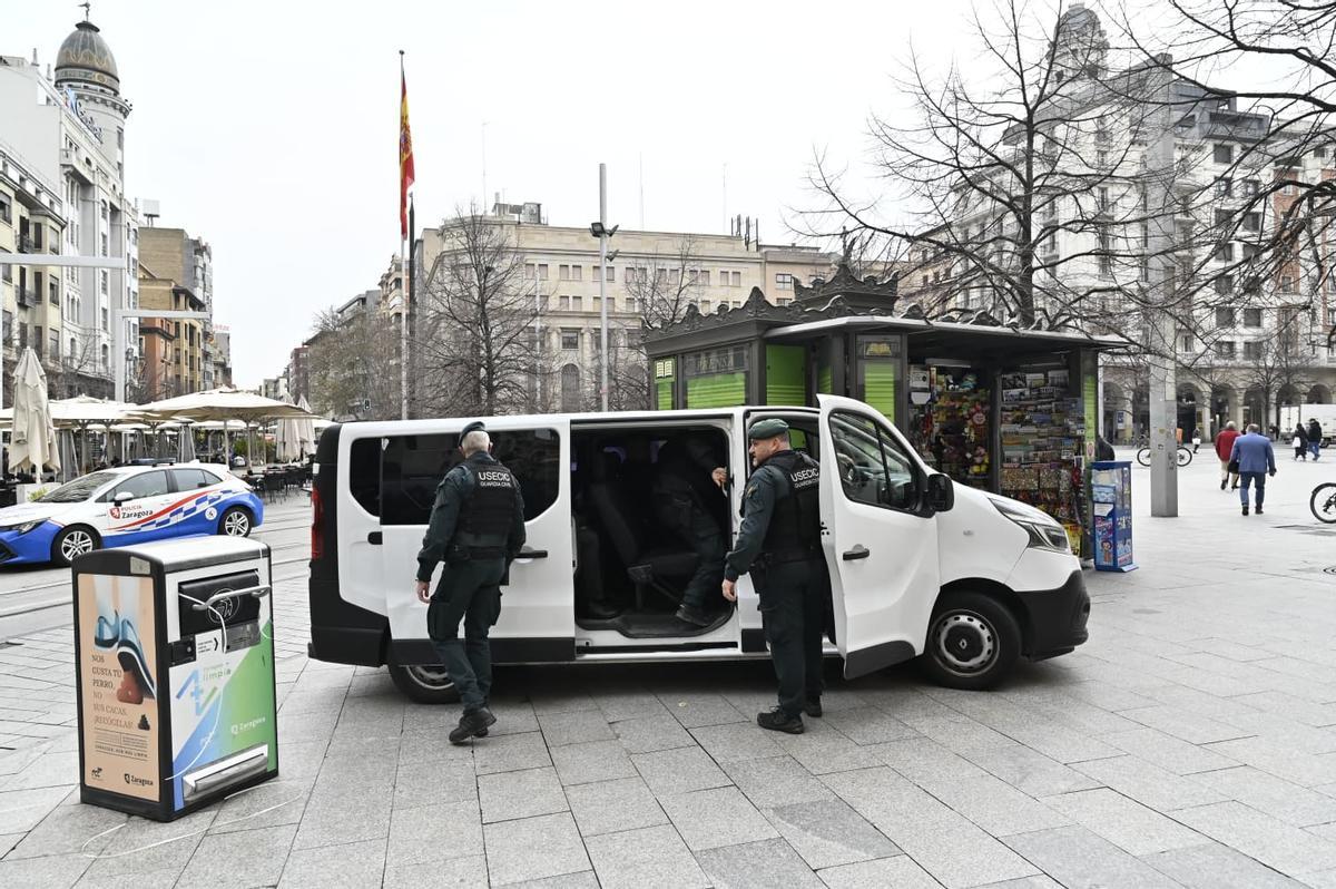 En imágenes | La Guardia Civil registra la sede de Forestalia en Zaragoza y el domicilio de Fernando Samper por el clúster del Maestrazgo