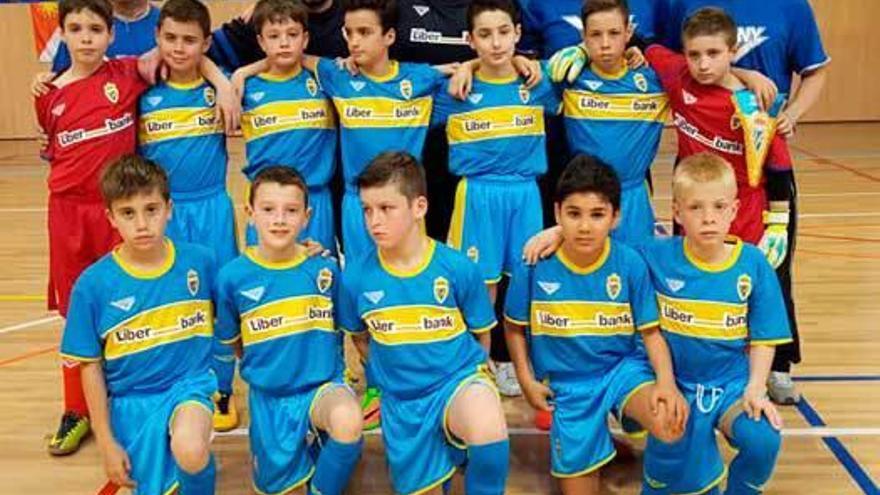 Técnicos y jugadores del combinado benjamín asturiano.