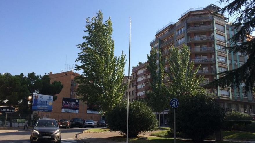 El pal de la plaça Onze de Setembre, sense l&#039;estelada, aquest divendres al matí