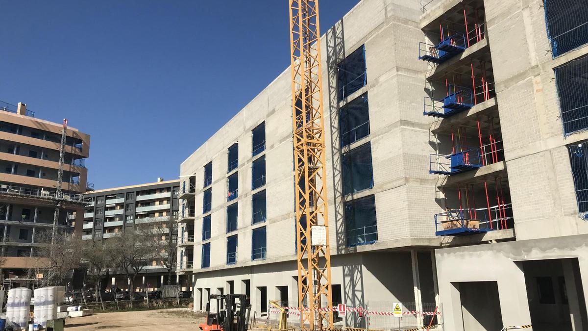 Un bloque de viviendas en construcción.