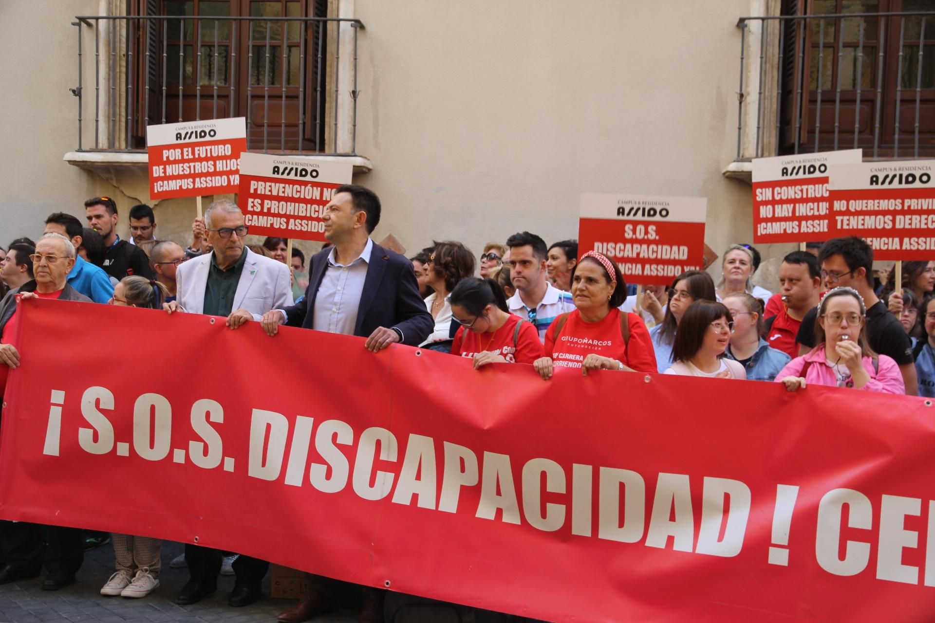 Concentración de Assido en Murcia ante la CHS