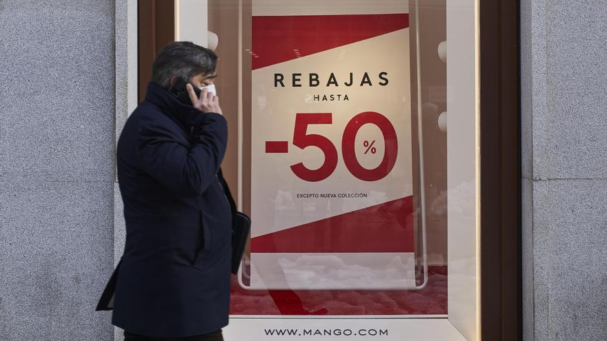 Los consejos de la OCU ante las rebajas: los derechos que tienes no cambian