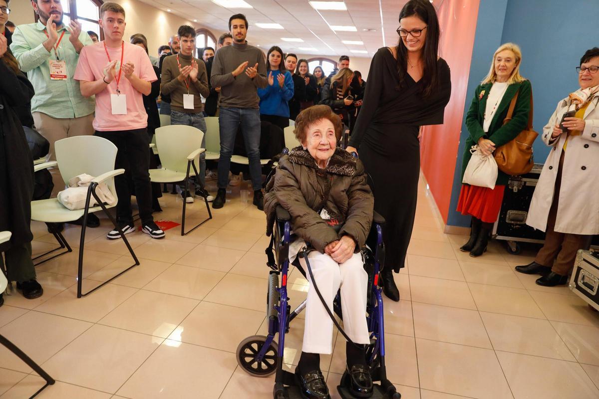 Maricuela, la histórica socialista, homenajeada en Avilés
