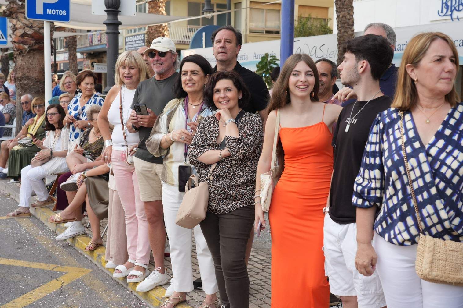 El Grau da inicio a las fiestas de Sant Pere con pólvora, bous y música