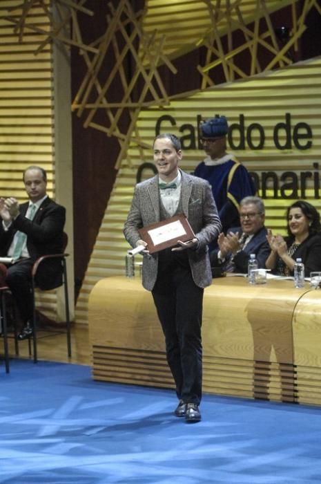 ENTREGA DE HONORES Y DISTINCIONES DEL CABILDO DE ...