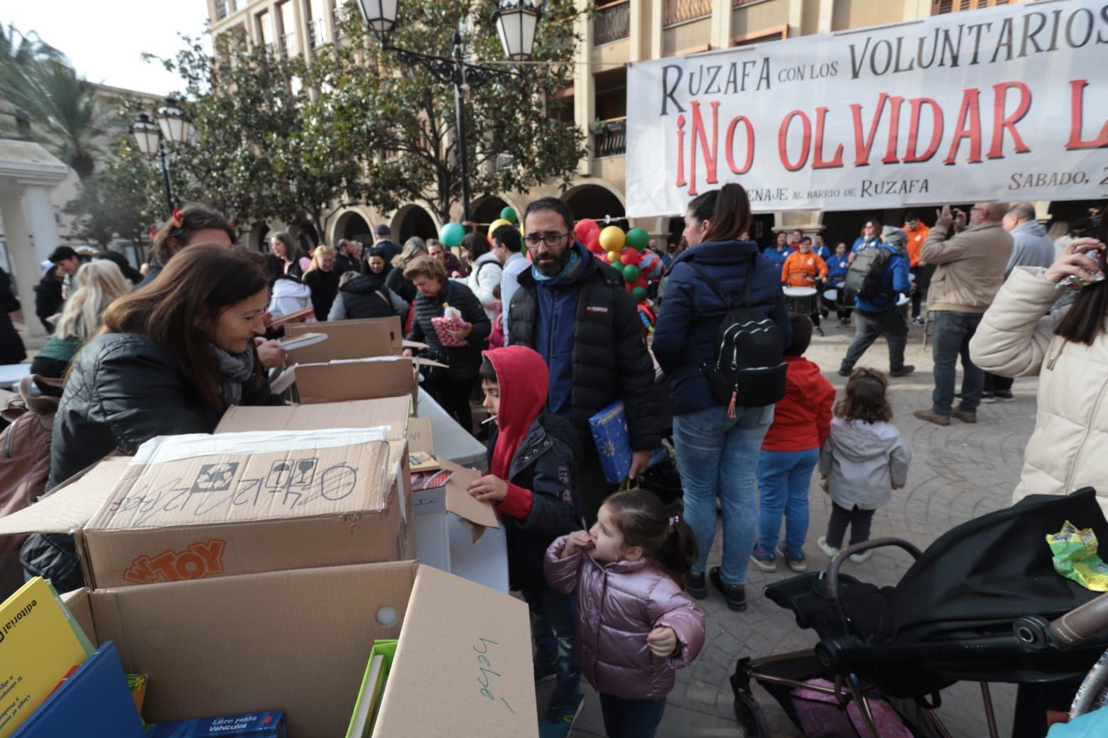 Entrega de regalos a los niños de Paiporta: los Reyes Magos en la zona cero
