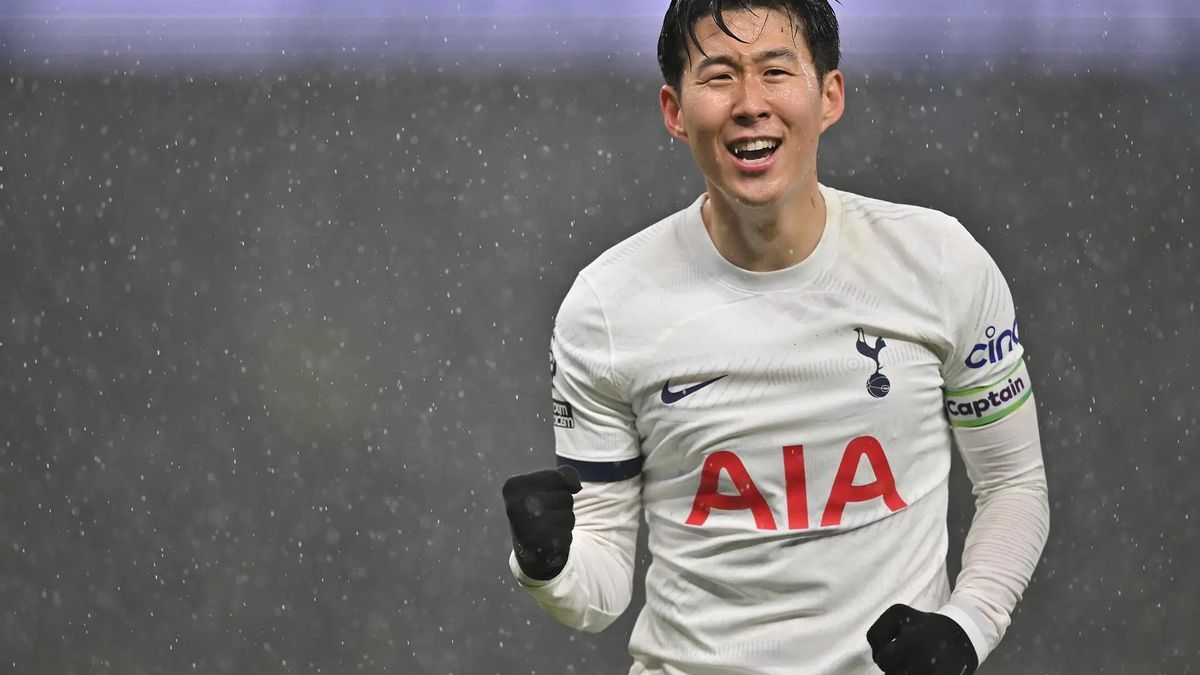 Son Heung-Min of Tottenham Hotspur celebra tras marcar en Premier League.