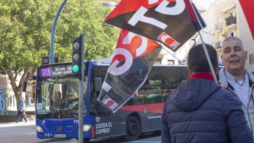 Los conductores de los autobuses azules de Alicante convocan una nueva huelga el lunes de Semana Santa