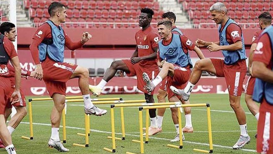 Pozo, Salva Sevilla, Baba y Pedraza sonríen durante un entrenamiento con el Mallorca.