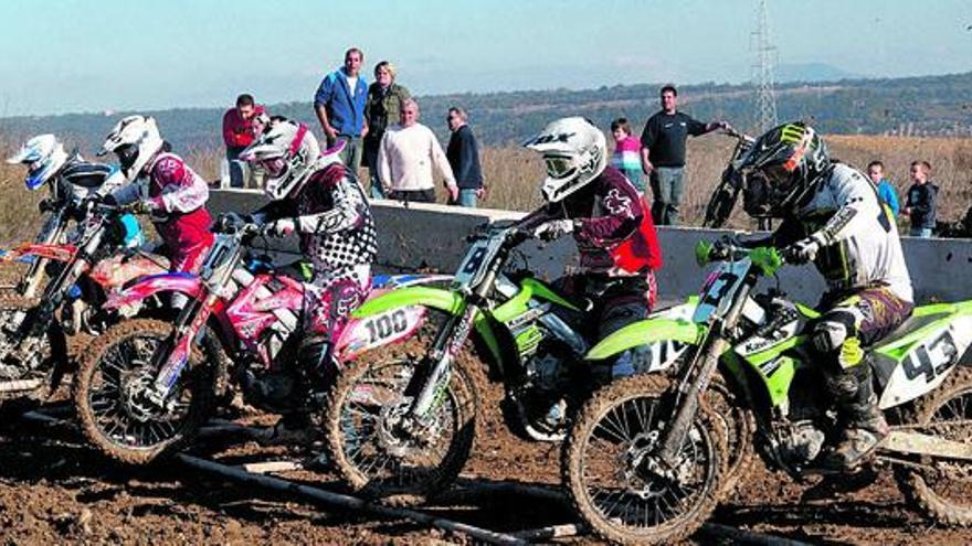 Salida de una de las mangas de la categoría MX1.