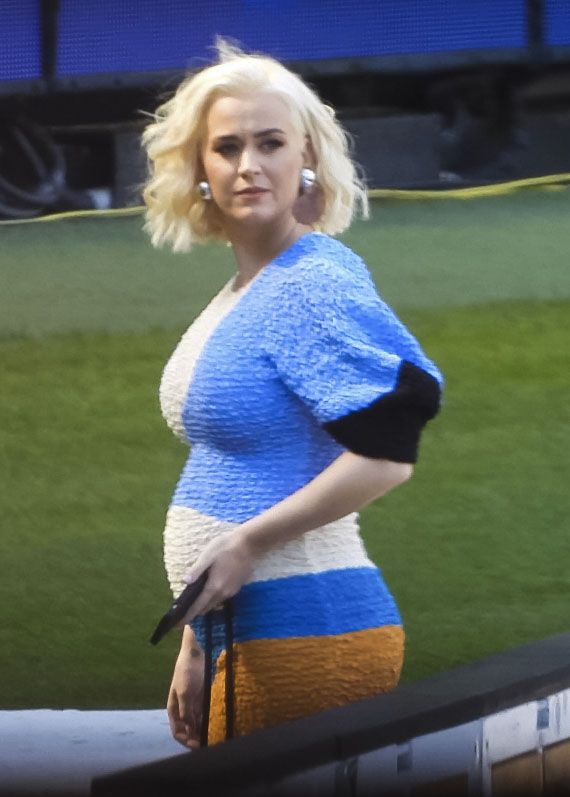 Katy Perry con vestido de Mara Hoffman