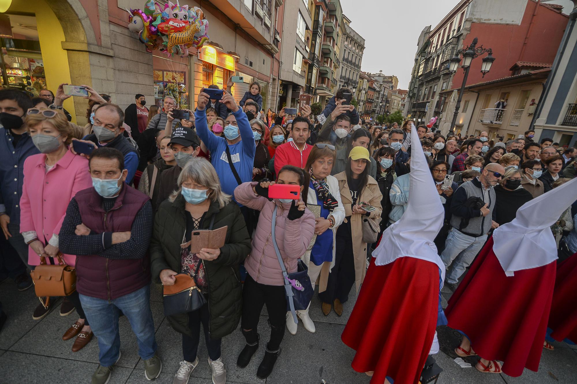 EN IMÁGENES: Los sanjuaninos protagonizan la procesión de la Tercera Palabra en Avilés