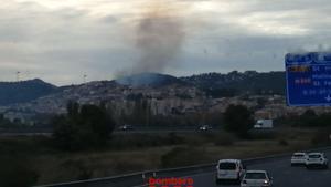 Un incendi obliga a confinar mitja hora 30 alumnes a Sant Vicenç dels Horts