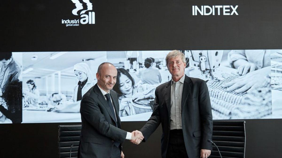 El CEO de Inditex y el secretario de IndustriALL Global Union.   | // L. O.